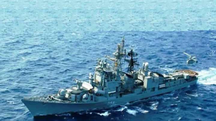 INS Ranveer blast : मुंबईत INS रणवीर युद्धनौकेत स्फोट, नौदलाचे तीन जवान शहीद INS Ranveer blast : मुंबईत INS रणवीर युद्धनौकेत स्फोट, नौदलाचे तीन जवान शहीद