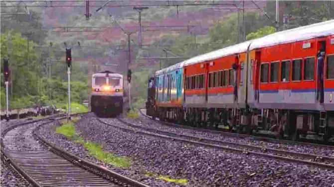 औरंगाबाद-हैदराबाद एक्सप्रेस रेल्वे दोन तास उशीराने धावणार, 17 दिवस लाइन ब्लॉक, वाचा कोणत्या दिवशी वेळेत बदल?