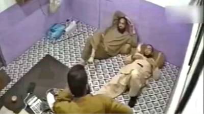 Viral Video : निवांत बसले होते गप्पा मारत आणि अचानक कोसळला पंखा