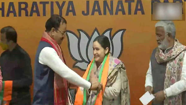 Uttar Pradesh Election: मुलायमसिंह यादवांच्या घरातच फूट; सून अपर्णा यादव भाजपात; निवडणुकीच्या धामधुमीत समाजवादी पार्टीची कोंडी