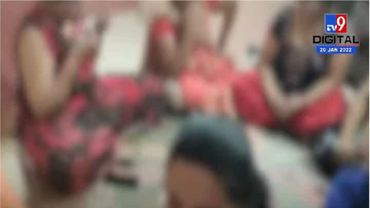 Thane | उल्हासनगरात चक्क महिला बनल्या जुगारी, पोलिसांनी ठोकल्या बेड्या Thane | उल्हासनगरात चक्क महिला बनल्या जुगारी, पोलिसांनी ठोकल्या बेड्या
