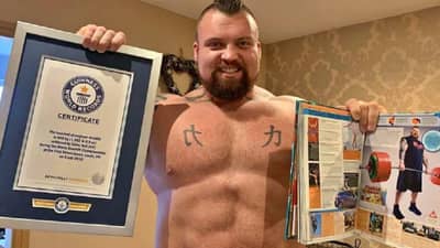 Viral : एवढ्या कॅलरीज् अन्न एकटा खातो हा सर्वात ताकदवान व्यक्ती! बायकोनं सांगितलं सिक्रेट!!