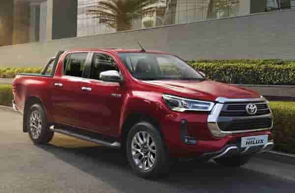 टोयोटा किर्लोस्कर मोटर्सची Toyota Hilux भारतात लाँच, फॉर्च्यूनर आणि इनोव्हा क्रिस्टाचा मिक्स अवतार