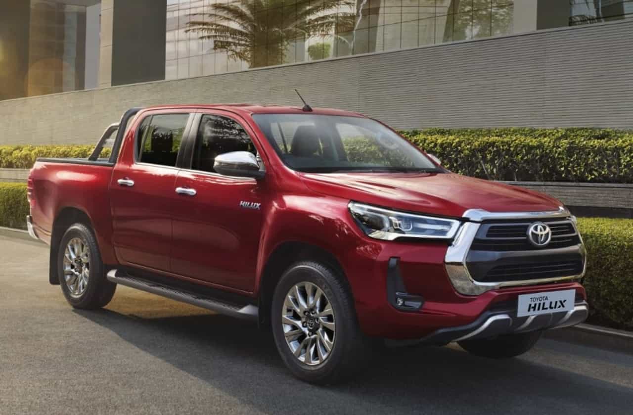 टोयोटा किर्लोस्कर मोटर्सची Toyota Hilux भारतात लाँच, फॉर्च्यूनर आणि इनोव्हा क्रिस्टाचा मिक्स अवतार