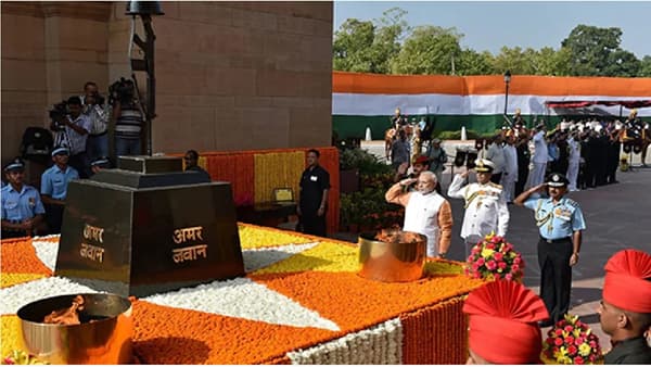 इंडिया गेटवरच्या अमर जवान ज्योतीचे आज होणार राष्ट्रीय युद्ध स्मारकात विलिनीकरण