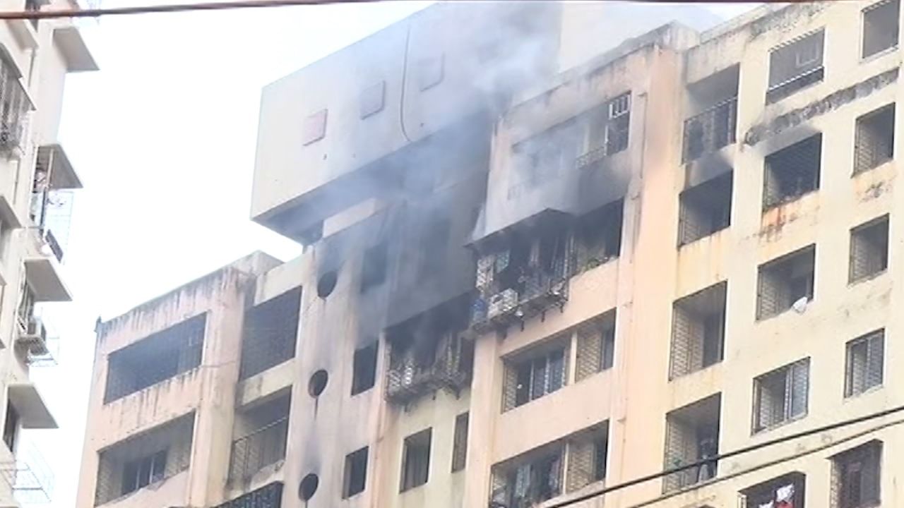 Mumbai Fire : मुंबईतील भाटिया रुग्णालयाजवळील इमारतीला आग, 15 जण जखमी; अग्निशमन दलाकडून बचावकार्य सुरु