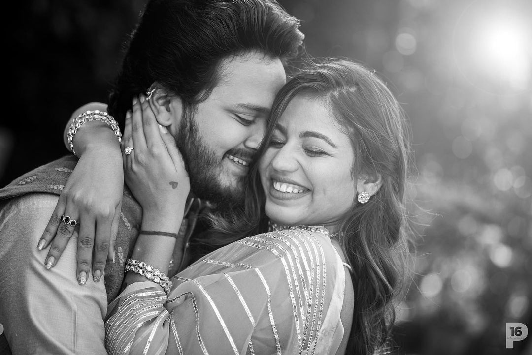 Rohit Raut & Juilee Joglek engagementar