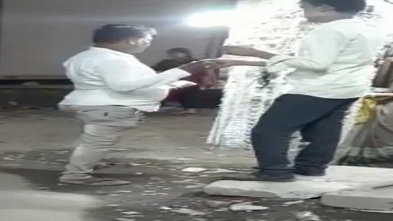 Kalyan Crime : कल्याण आठवडा बाजारात फेरीवाल्यांकडून हफ्ता वसुली, माजी नगरसेवकावर आरोप
