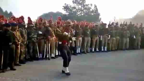 Video : गोरखा जवानाचा पारंपरिक खुकरी डान्स सोशल मीडियावर Viral
