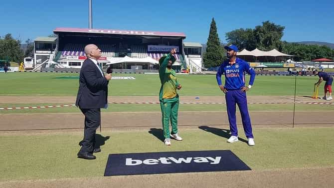 IND vs SA, 3rd ODI, LIVE Cricket Score: द. आफ्रिकेची भारतावर 4 धावांनी मात, सलग तिसऱ्या सामन्यात भारताचा दारुण पराभव