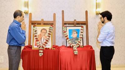 ठाकरे पितापुत्रांचं बाळासाहेबांसह नेताजींना अभिवादन! विरोधकांना राऊतांनी राजभवनाच्या गेटवर का थांबायला सांगितलं?