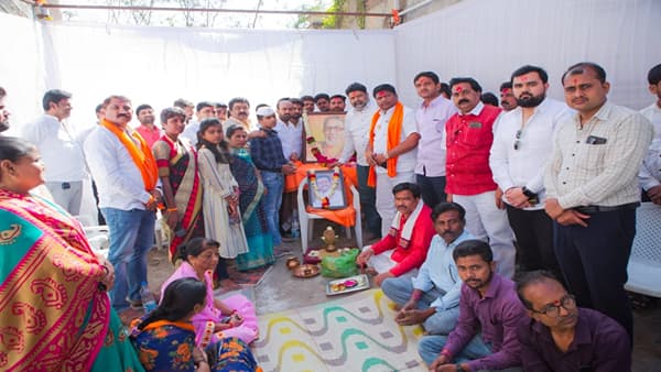 शिवसैनिक सुमंत रुईकर यांचं अर्धवट राहिलेलं घराचं स्वप्न अखेर पूर्ण; बाळासाहेबांच्या जयंतीनिमित्त भूमिपूजन; एकनाथ शिंदे भावूक