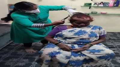 Satara : साताऱ्यात अंनिसने उतरवलं अंधश्रद्धेचं भूत, जनजागृती करीत महिलेच्या डोक्यावरील जटा कापल्या!