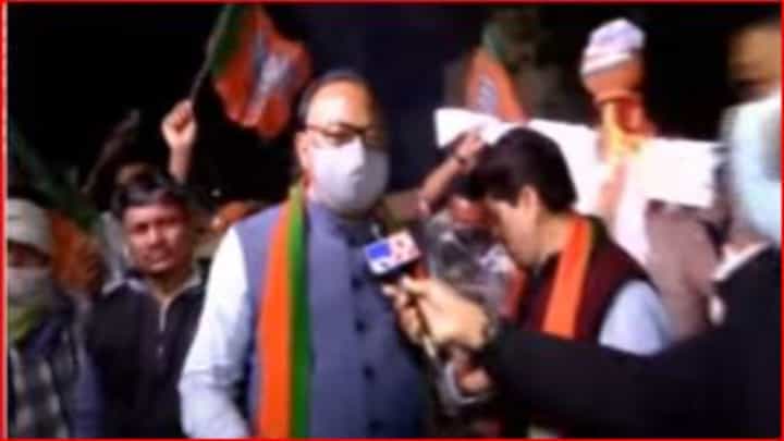 नागपुरात भाजपाच्या वतीने पटोलेंविरोधात आंदोलन, कार्यकर्त्यांची जोरदार घोषणाबाजी नागपुरात भाजपाच्या वतीने पटोलेंविरोधात आंदोलन, कार्यकर्त्यांची जोरदार घोषणाबाजी