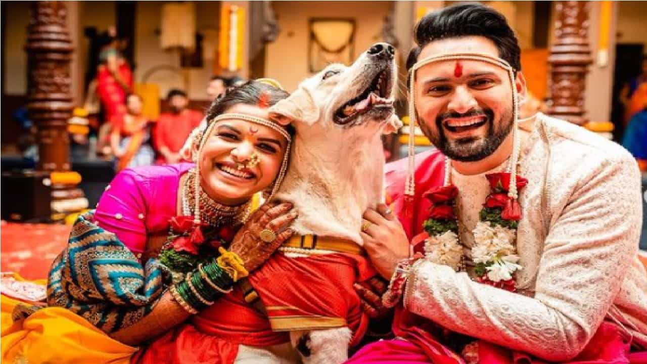 अभिनेता सिद्धार्थ चांदेकर आणि अभिनेत्री मिताली मयेकर यांच्या लग्नाचा आज पहिला वाढदिवस आहे.