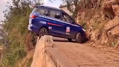 80 point turn : धोकादायक टेकडीवरून अशी काही गाडी वळवली, चित्तथरारक व्हिडिओ पाहून अंगावर येईल काटा! पाहा Video