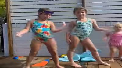 Video : डेव्हिड वॉर्नरच्या मुलींचा अल्लु  अर्जुनच्या गाण्यावर भन्नाट डान्स, कमेंट करत अल्लु  अर्जुन म्हणाला...