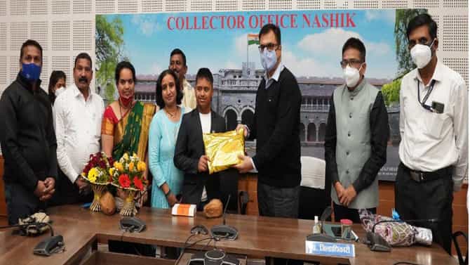 National Childrens Award | 14 किलोमीटर खाडी 4 तास 9 मिनिटांत पोहून पार; स्वयंमच्या यशाने पंतप्रधानही भारावले...!
