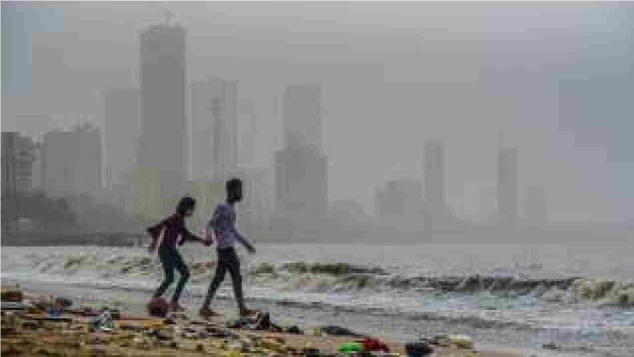Mumbai Air Quality | मुंबईत दशकातल्या सर्वात धोकादायक हवेची नोंद, कुलाबा, माझगावला सर्वाधिक फटका!