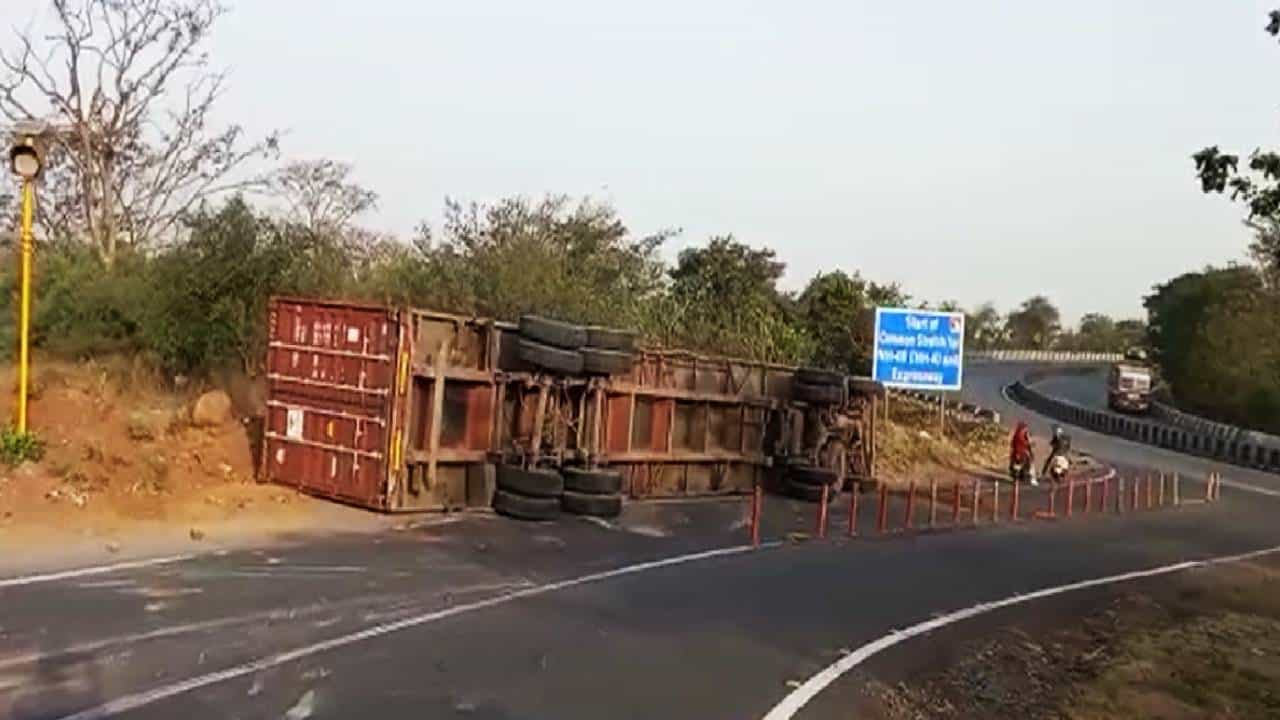 Accident | 48 तासांत रस्ते अपघातात तब्बल 16 मृत्यू, वर्ध्यापाठोपाठ मुंबई-पुणे जुन्या हायेववरही अपघात!