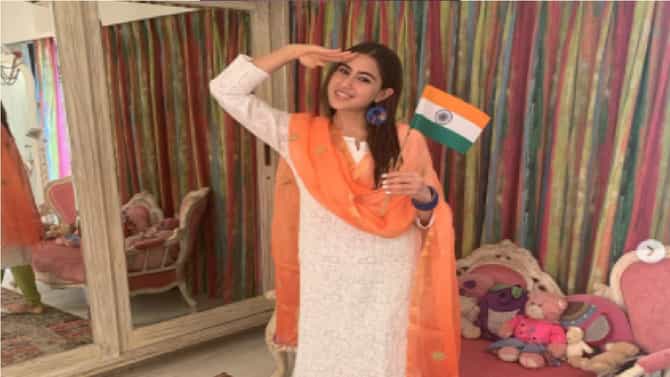 Republic Day special: प्रजासत्ताकदिनी तुम्हाला ट्रेंडी दिसायचंय? या बॉलिवूड अभिनेत्रींची स्टाईल कॉपी करा आणि दिसा क्लासी