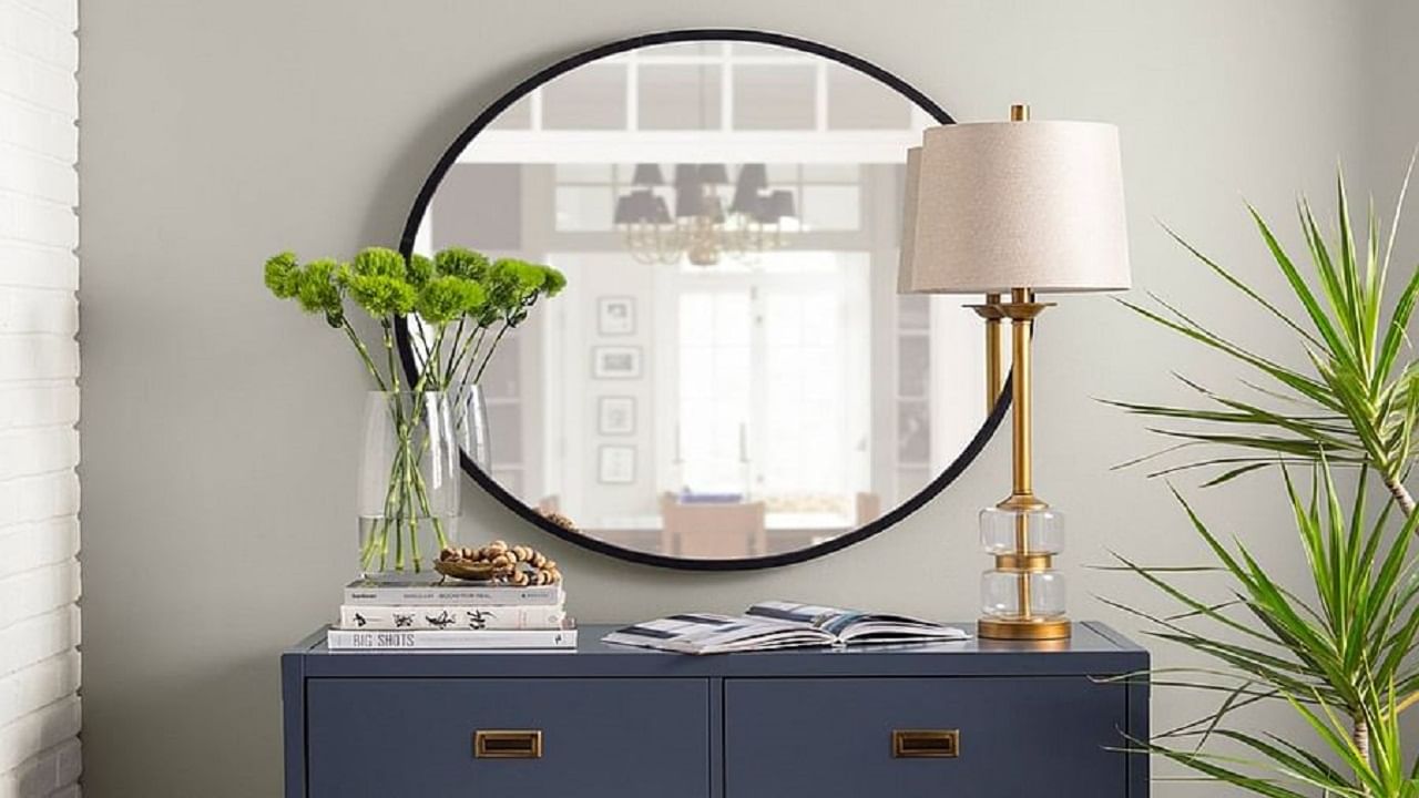 Mirror Vastu Rules : आरसा फुटणे शुभ की अशुभ, जाणून घ्या वास्तुशास्त्र काय सांगतय ? Mirror Vastu Rules : आरसा फुटणे शुभ की अशुभ, जाणून घ्या वास्तुशास्त्र काय सांगतय ?