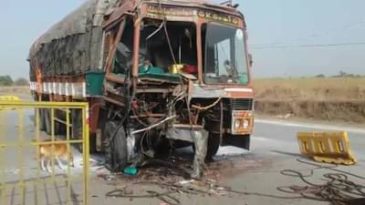 अक्कलकोटला देवदर्शनासाठी निघाले, वाटेत ट्रकची मागून धडक, कारमध्ये लहान बाळ होतं, त्याचं काय झालं?