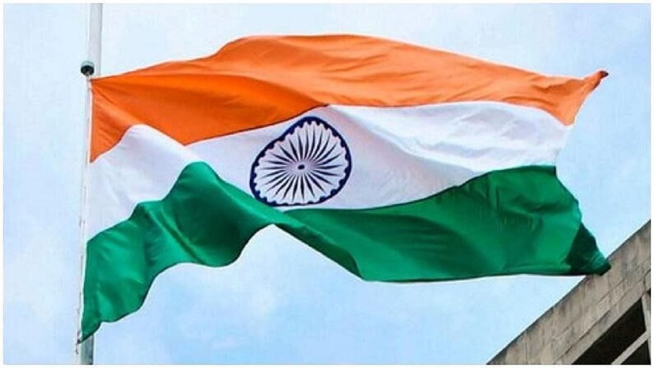 Republic Day 2022 | राष्ट्रध्वज फडकवण्याचे काही नियम आणि कायदे आहेत... प्रत्येक भारतीयाला याची माहिती हवी...