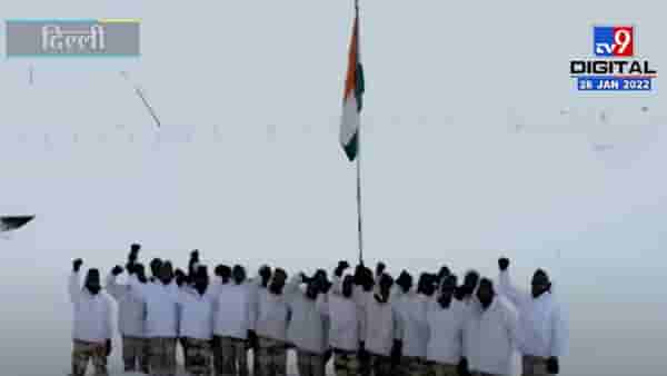 पंधरा हजार फुटावरून मोठ्या थंडीत लडाख बॉर्डरवर दिन साजरा
