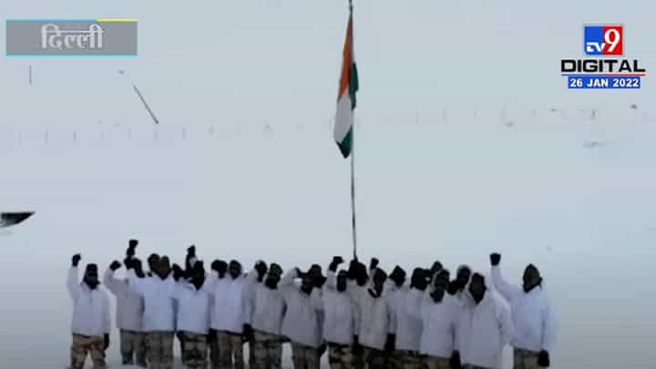 पंधरा हजार फुटावरून मोठ्या थंडीत लडाख बॉर्डरवर दिन साजरा पंधरा हजार फुटावरून मोठ्या थंडीत लडाख बॉर्डरवर दिन साजरा