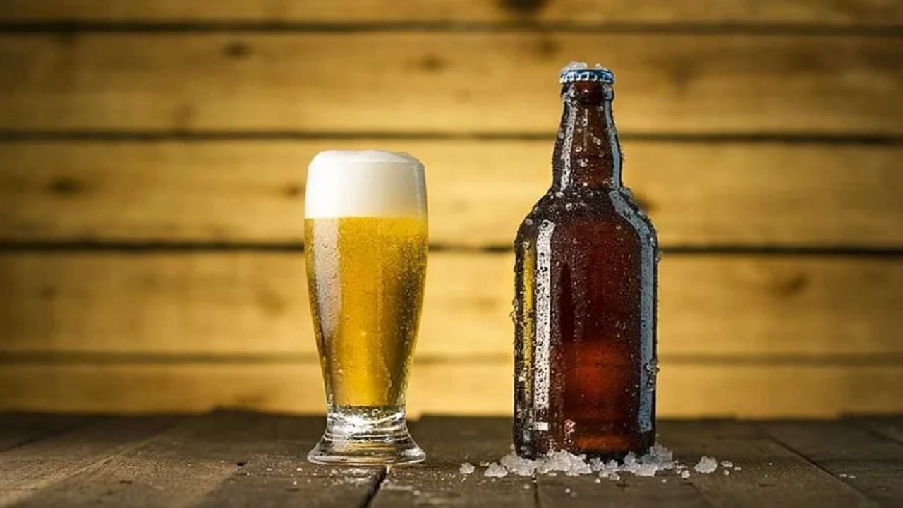 दारू अनेकांना आवडते. पण ती प्यायल्याने शरीराला मोठी हानी होते. तुम्हीही बीअरचे सेवन करत असाल तर जाणून घ्या. यामुळे तुमची रोगप्रतिकारशक्ती कमकुवत होते.