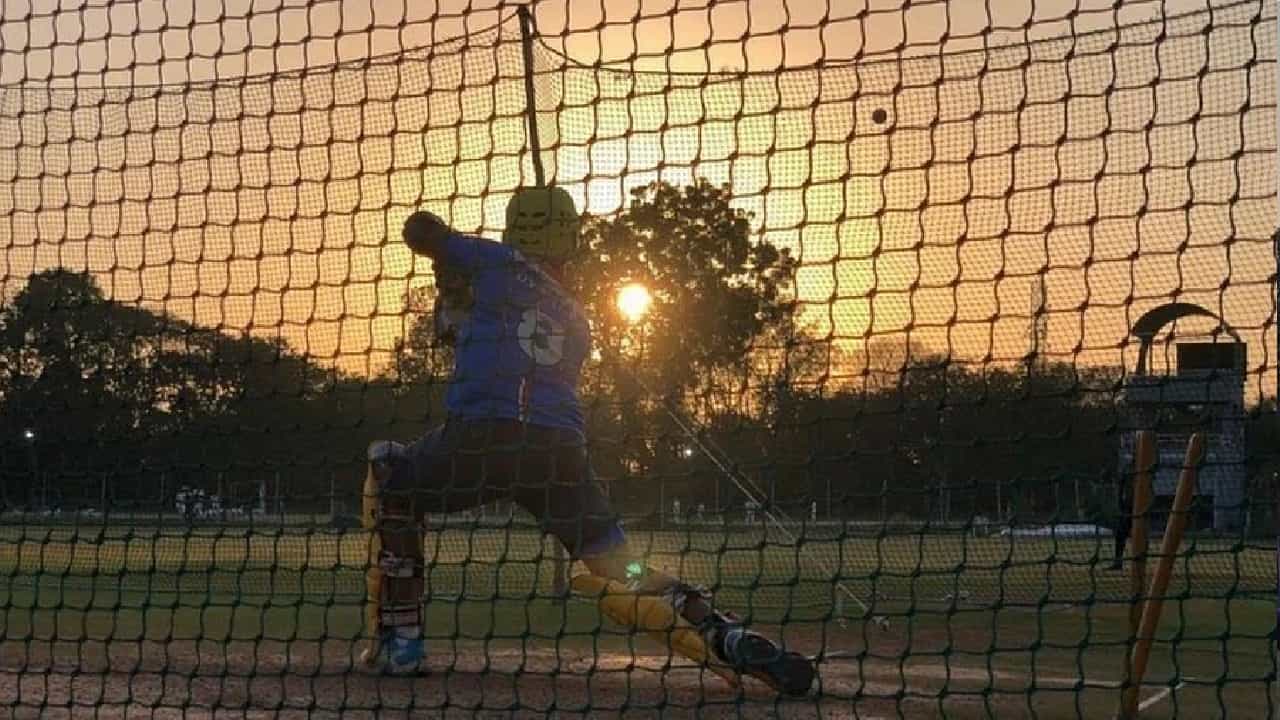 गेल्या वर्षी जान्हवी कपूर आणि राजकुमार राव यांच्या 'मिस्टर अँड मिसेस माही' (Mr. and Mrs. Mahi movie) या चित्रपटाची घोषणा करण्यात आली होती. तेव्हापासूनच या चित्रपटासंदर्भात उत्सुकता होती. या चित्रपटात जान्हवी कपूर क्रिकेटरच्या भुमिकेत दिसणार आहे.
