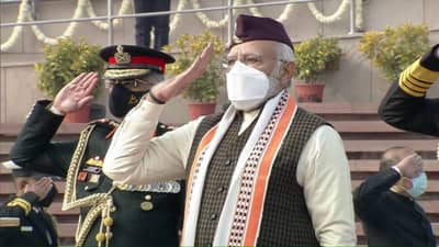 नेताजी, उत्तराखंड, मणिपूर की रावत? प्रजासत्ताक सोहळ्यात मोदींच्या टोपी आणि गमछाची देशभर चर्चा