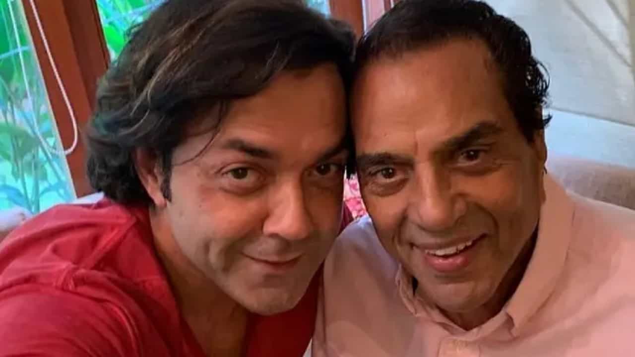 बॉबी देओल हा बाॅलिवूडमध्ये धडाकेबाज अभिनेता म्हणून ओळखला जातो. आज बॉबी देओलचा वाढदिवस आहे. बरसात चित्रपटातून बॉबी देओलने आपल्या करिअरची सुरूवात केली होती. 6 ऑक्टोबर 1995 रोजी बॉबी देओलचा पहिला चित्रपट ‘बरसात’ प्रदर्शित झाला होता.