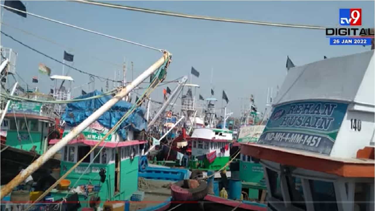 रत्नागिरीत पर्सेसीन मच्छिमार आक्रमक, नवीन कायद्याला मच्छिमारांचा विरोध रत्नागिरीत पर्सेसीन मच्छिमार आक्रमक, नवीन कायद्याला मच्छिमारांचा विरोध