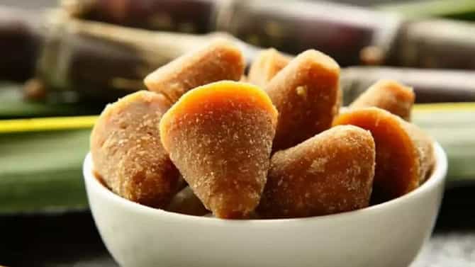 Astro Remedies of Jaggery | नोकरी हवीय ? घरात सतत वाद होत आहेत मग पुराणात सांगितलेले गुळाचे हे 5 उपाय नक्की वापरुन पाहा