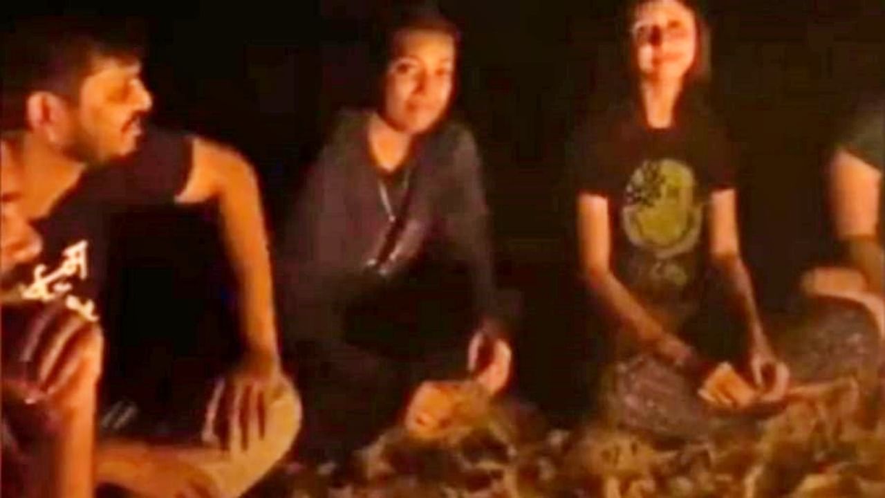 JustForLaugh : Viral Videoमध्ये काय म्हणतेय ही मुलगी, ज्यानंतर मित्र हसायला लागले!
