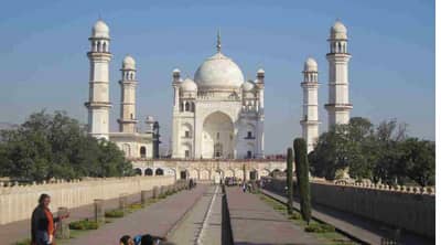 इस शहर के हवाओं मे खुशबू है और यहाँ के पानी में आबे हयात है.... औरंगाबादची भुरळ पडलेला प्रसिद्ध प्रवासी कोण?