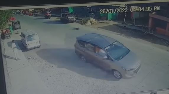 Video: बुलडाण्यात भीषण अपघात, कारच्या धडकेत मुलगा रस्त्यावरुन उडाला, जगण्याशी झूंज