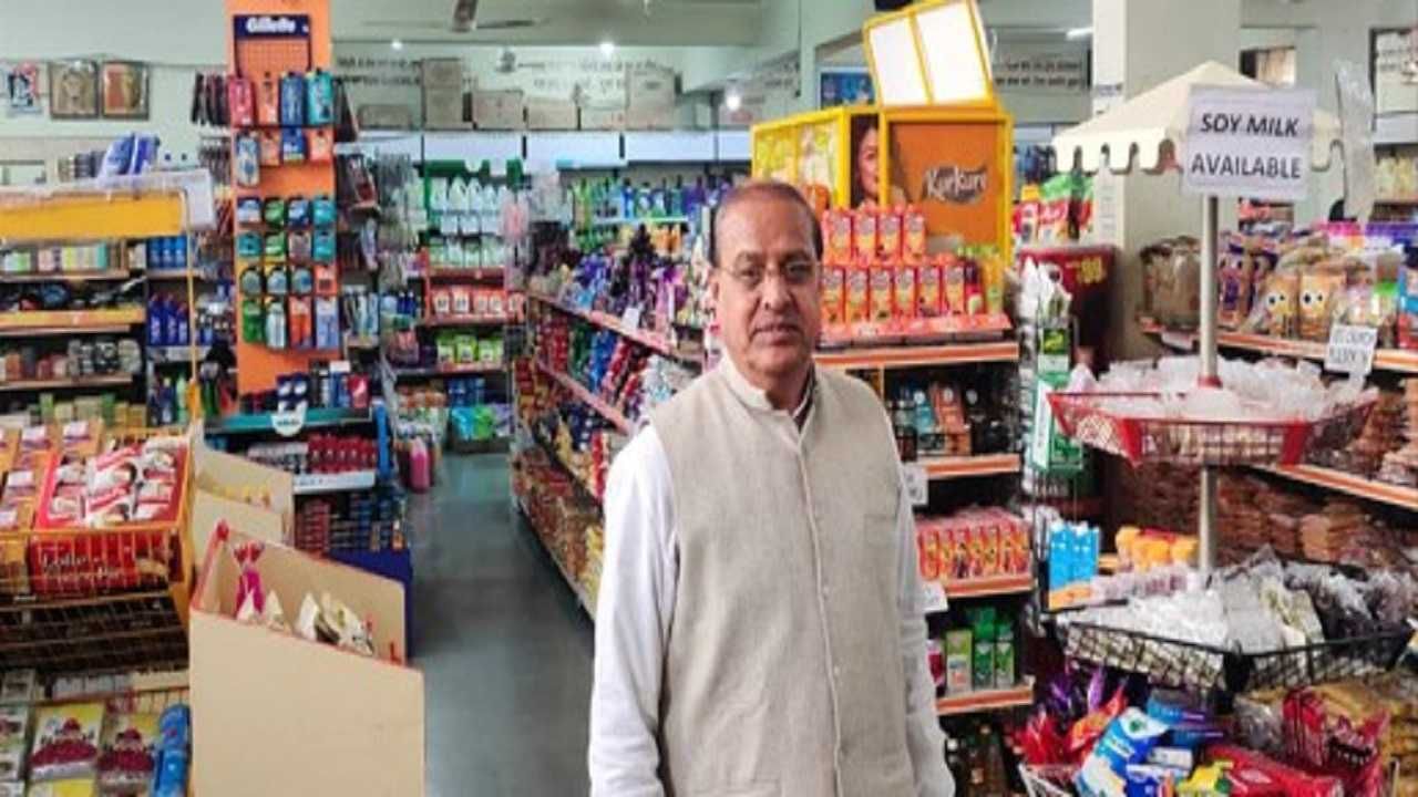 रोजगार मागणाऱ्या तरुणांच्या हाती वाईनची बाटली का?; व्यापारी संघाचे ज्ञानेश्वर रक्षक यांचा सवाल रोजगार मागणाऱ्या तरुणांच्या हाती वाईनची बाटली का?; व्यापारी संघाचे ज्ञानेश्वर रक्षक यांचा सवाल