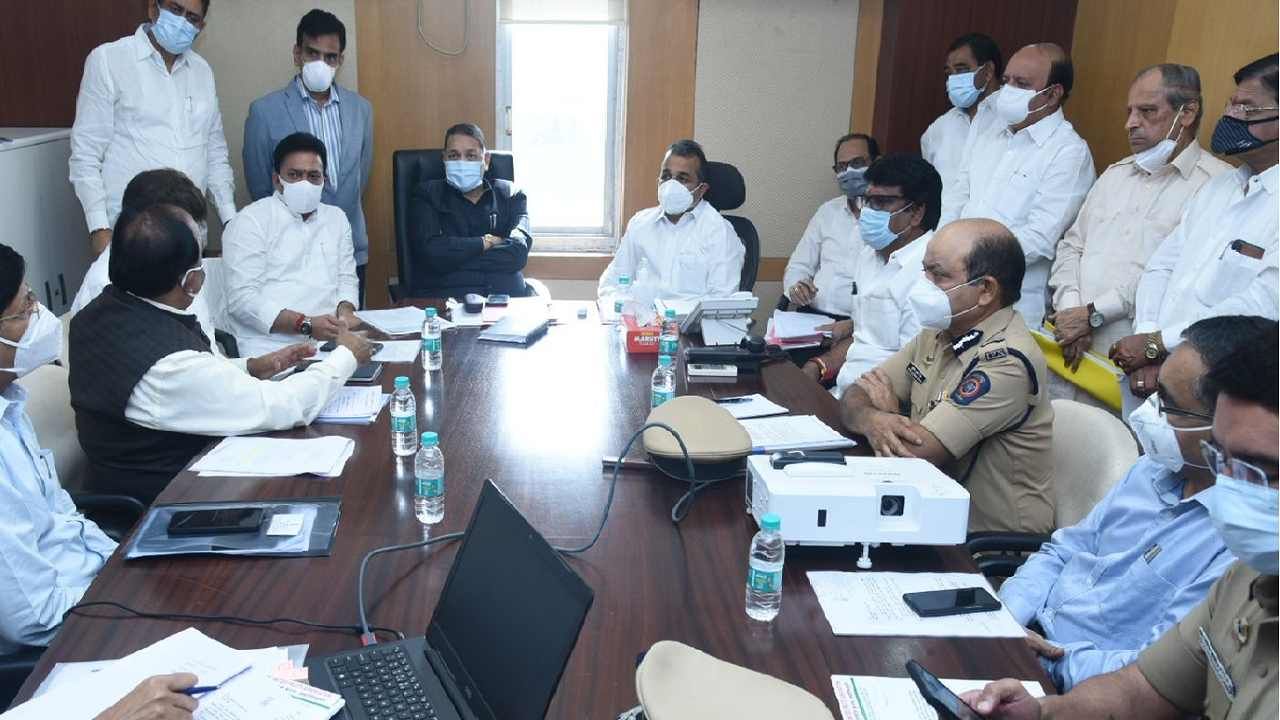 APMC: मुंबई बाजार समितीचा मोठा निर्णय, अनाधिकृत व्यापार करणाऱ्यांवर आता कारवाईचा बडगा APMC: मुंबई बाजार समितीचा मोठा निर्णय, अनाधिकृत व्यापार करणाऱ्यांवर आता कारवाईचा बडगा