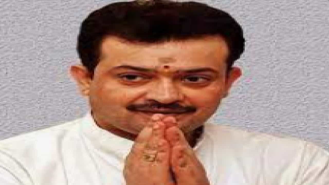 जवळच्यांनीच घात केला, भय्यू महाराज आत्महत्याप्रकरणी तिघांना सहा वर्षाची शिक्षा
