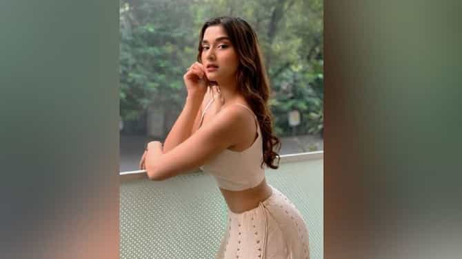 सई मांजरेकर पुन्हा चर्चेत, निर्मात्याच्या मुलाला करते डेट, दोघांचाही फोटो काढायला विरोध