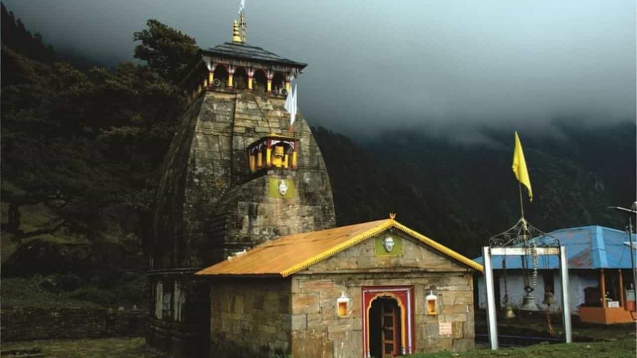 चोपटा हे उत्तराखंडच्या गढवाल प्रदेशातील रुद्रप्रयाग जिल्ह्यात वसलेले एक लहान शहर आहे. चोपटा हे 'भारतातील मिनी स्वित्झर्लंड' म्हणूनही ओळखले जाते. पण गुगल मॅपवर पाहिल्यावर रुद्रप्रयाग जिल्ह्यात दोन स्थळे दिसतील.