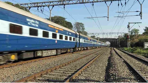 Railway| मनमाड ते औरंगाबाद रेल्वे विद्युतीकरणाचे काम नोव्हेंबरपर्यंत होणार, वेळ आणि खर्चात कसा फायदा ?