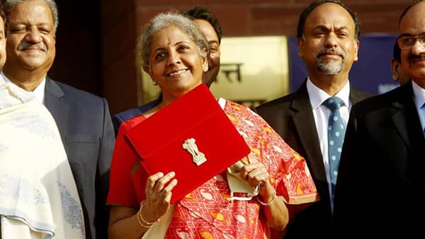 BUDGET 2022: विमानतळ संख्येत दुप्पटीनं, सौर उर्जेत तिपटीनं वाढ; 4 वर्षात 3 कोटी घर उजळली!