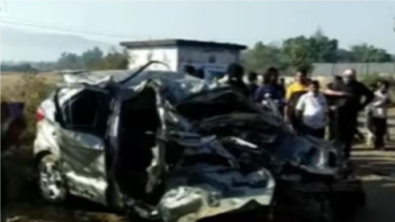 Breaking News | पुणे-मुंबई महामार्गावर भीषण अपघात, पाच जणांचा जागीच मृत्यू, कारचा चक्काचूर Breaking News | पुणे-मुंबई महामार्गावर भीषण अपघात, पाच जणांचा जागीच मृत्यू, कारचा चक्काचूर