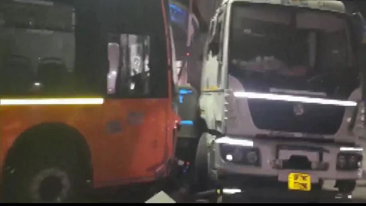 Kanpur Bus Accident : कानपूरमध्ये मद्यधुंद चालकाचं बसवरील नियंत्रण सुटलं, अनेकांना चिरडलं, सहा जणांचा मृत्यू