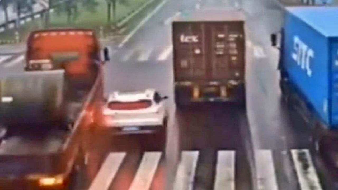 Video Viral : 'अति घाई संकटात नेई', ओव्हरटेक करण्याचा बेशिस्त कारचालकाचा प्रयत्न फसला आणि...