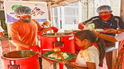 आता मुंबईत कुणीही उपाशी राहणार नाही, दररोज 25 हजार गरिबांना मोफत अन्न; अक्षय चैतन्यचे भायखळ्यात महास्वयंपाकघर!